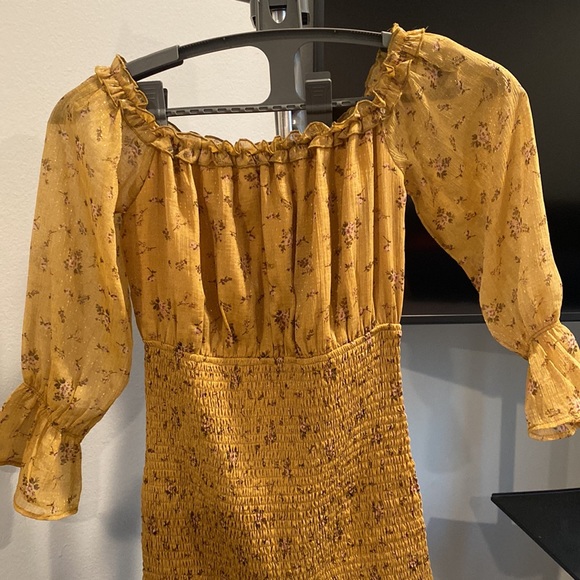 Storia Small Yellow Stylish Pretty Dress. Used once. Excellent Condition. - Picture 3 of 10